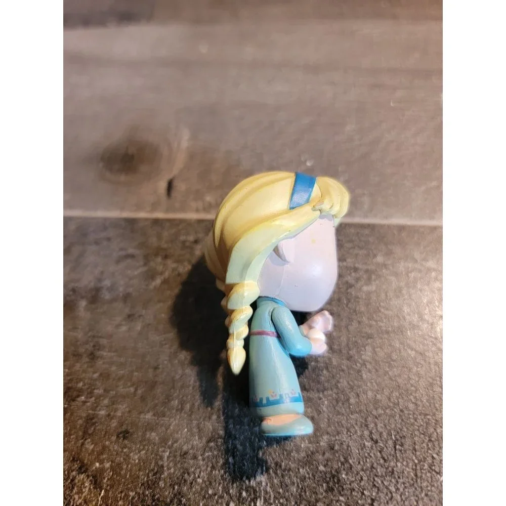 Young Elsa frozen Disney 2014 funko‎ toy figure